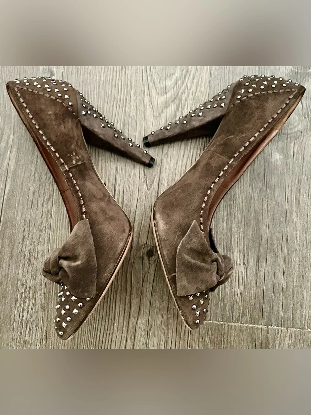 🍸 Prada Brown Suede Pointed-Toe Studded Bow Pumps 🍸